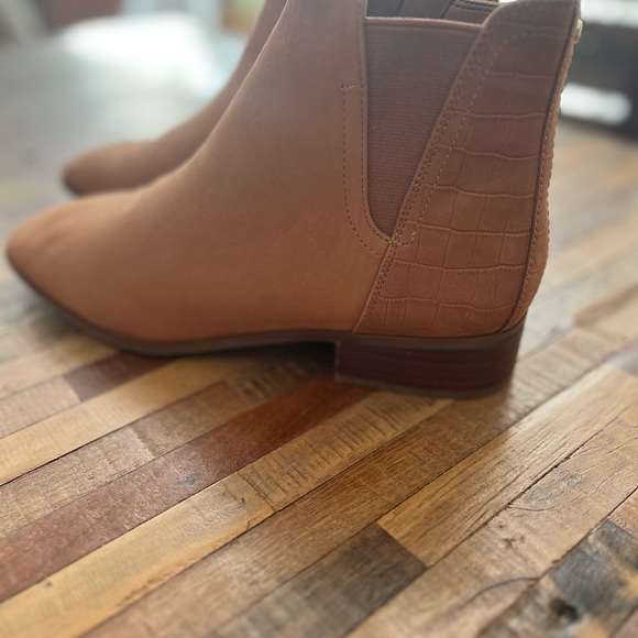 NWOT - ALDO SQUARE TOE BOOTS ✨ - Picture 4 of 6